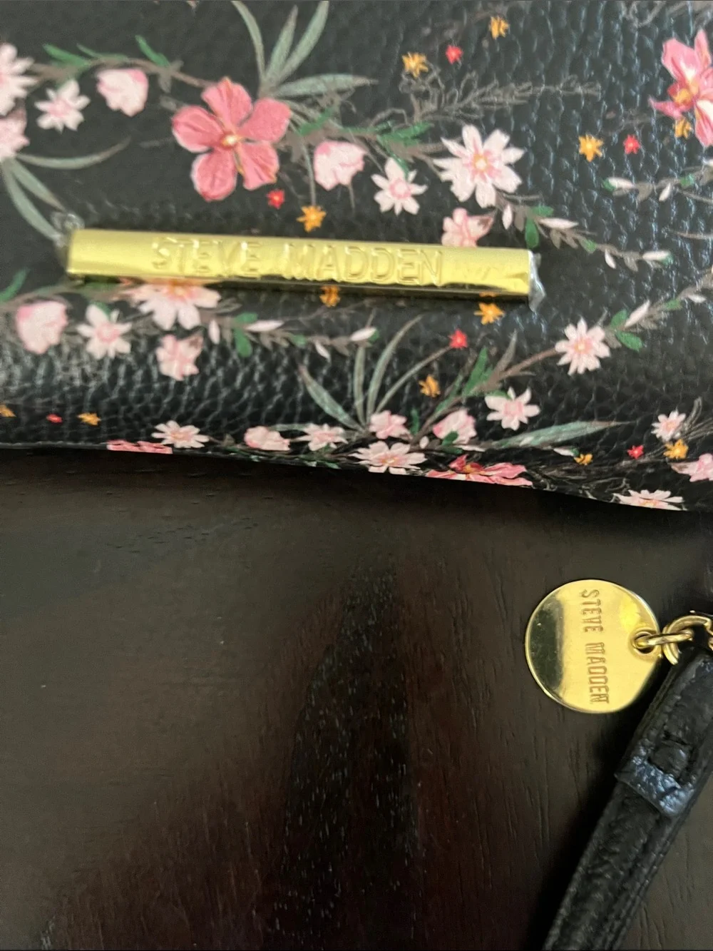 Steve Madden compact steve